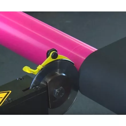 Hossz- és keresztbordás szíjak vágása hozott anyagból