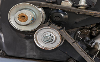 Hajtószíjak sérüléseinek, szakadásainak okai!